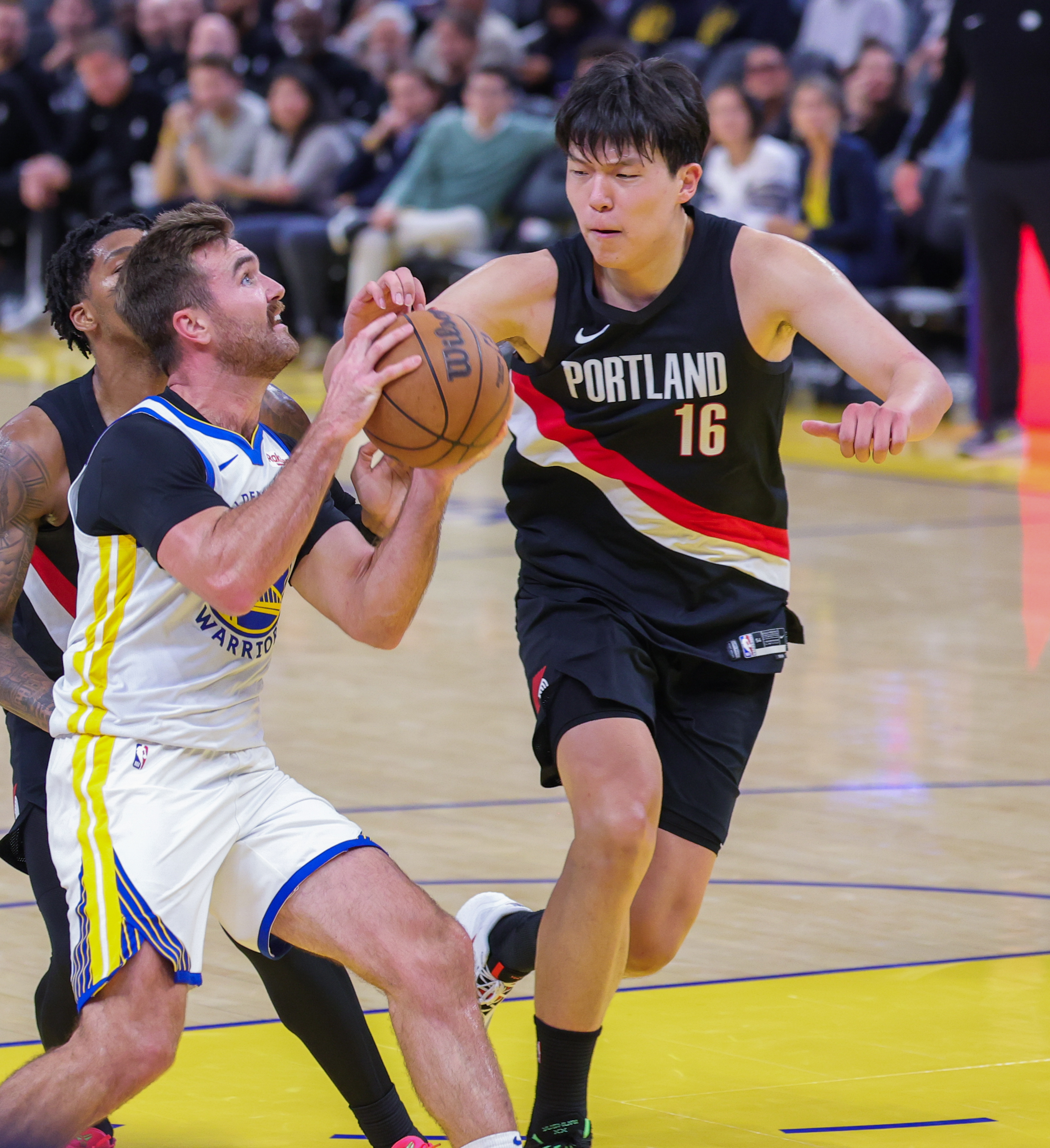 开云-包含冲刺阶段NBA季后赛传出新动向，印第安纳步行者内部沟通，管理层表态：引发热议，临场指挥获称赞的词条